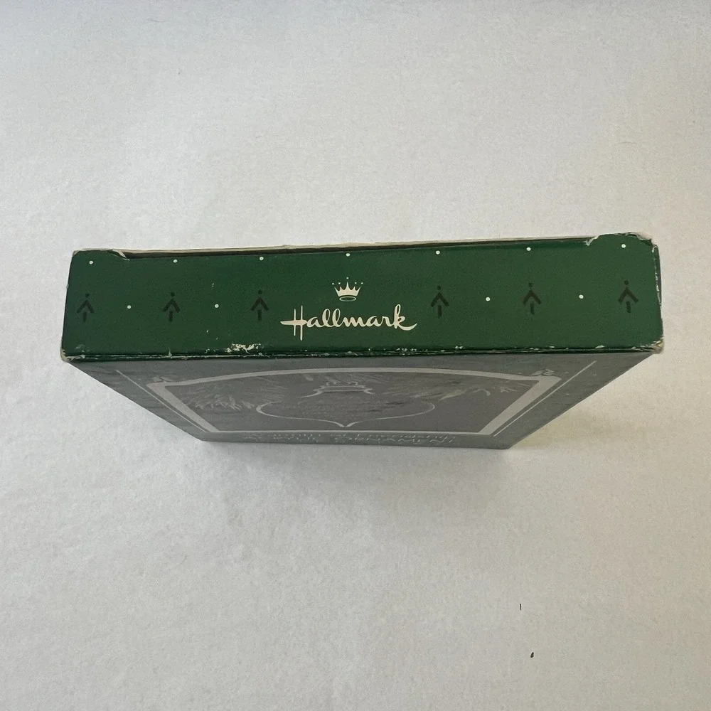 WARMTH OF‎ FRIENDSHIP - HALLMARK KEEPSAKE ORNAMENT - ACRYLIC - DATED 1987